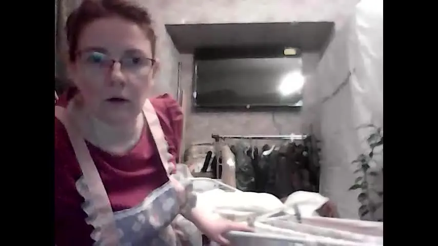 miss_sandrax — "Hello everyone, I'm new, thanks for the warm welcome #new #nonude #shy #sweet #natural [419 tokens remaining]