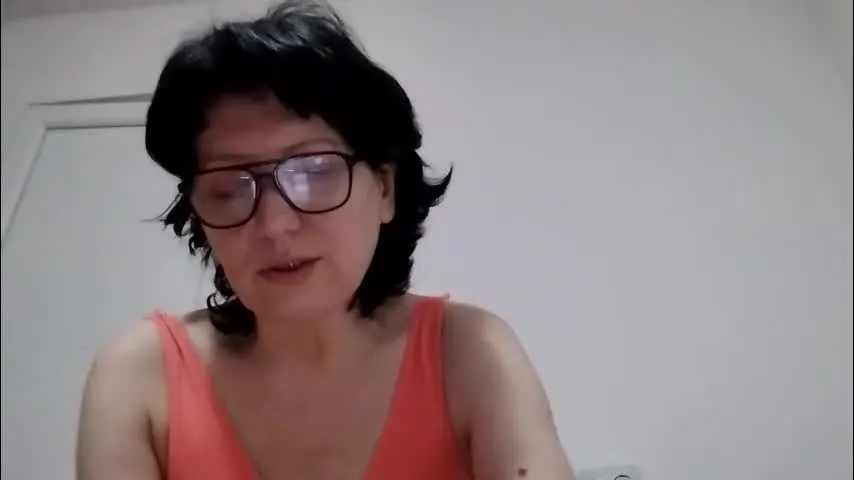 vera_elle — Breasts play [20 tokens remaining]